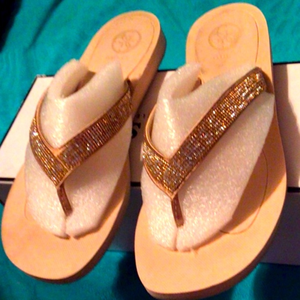 Like NEW GUESS pink satin/rhinestone thong flip flops Sz 8 MUST SEE!!